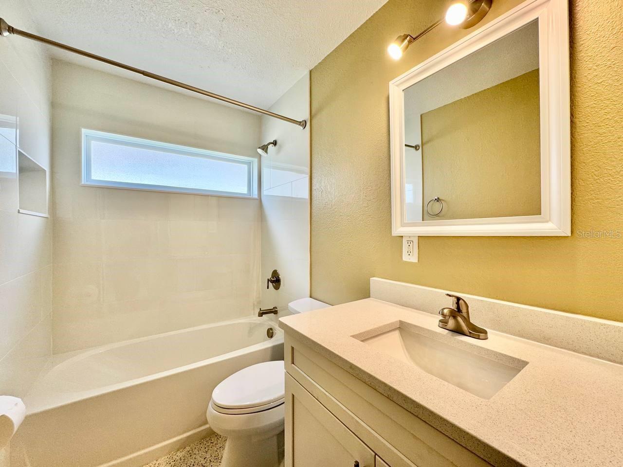 FLOR A MAR - Residential Lease