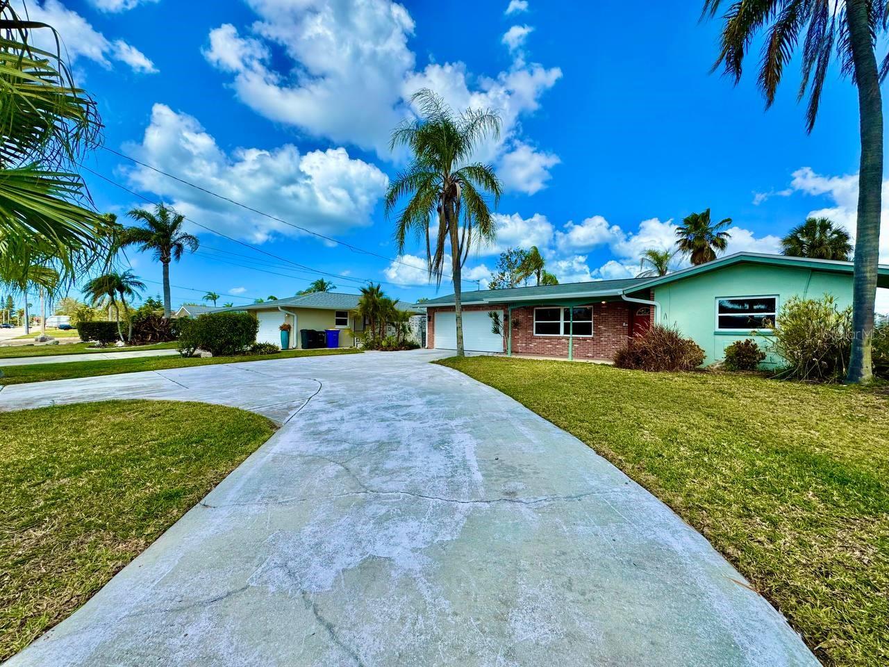 FLOR A MAR - Residential Lease