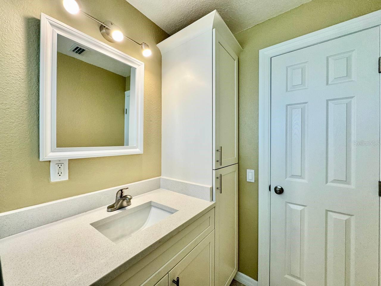 FLOR A MAR - Residential Lease