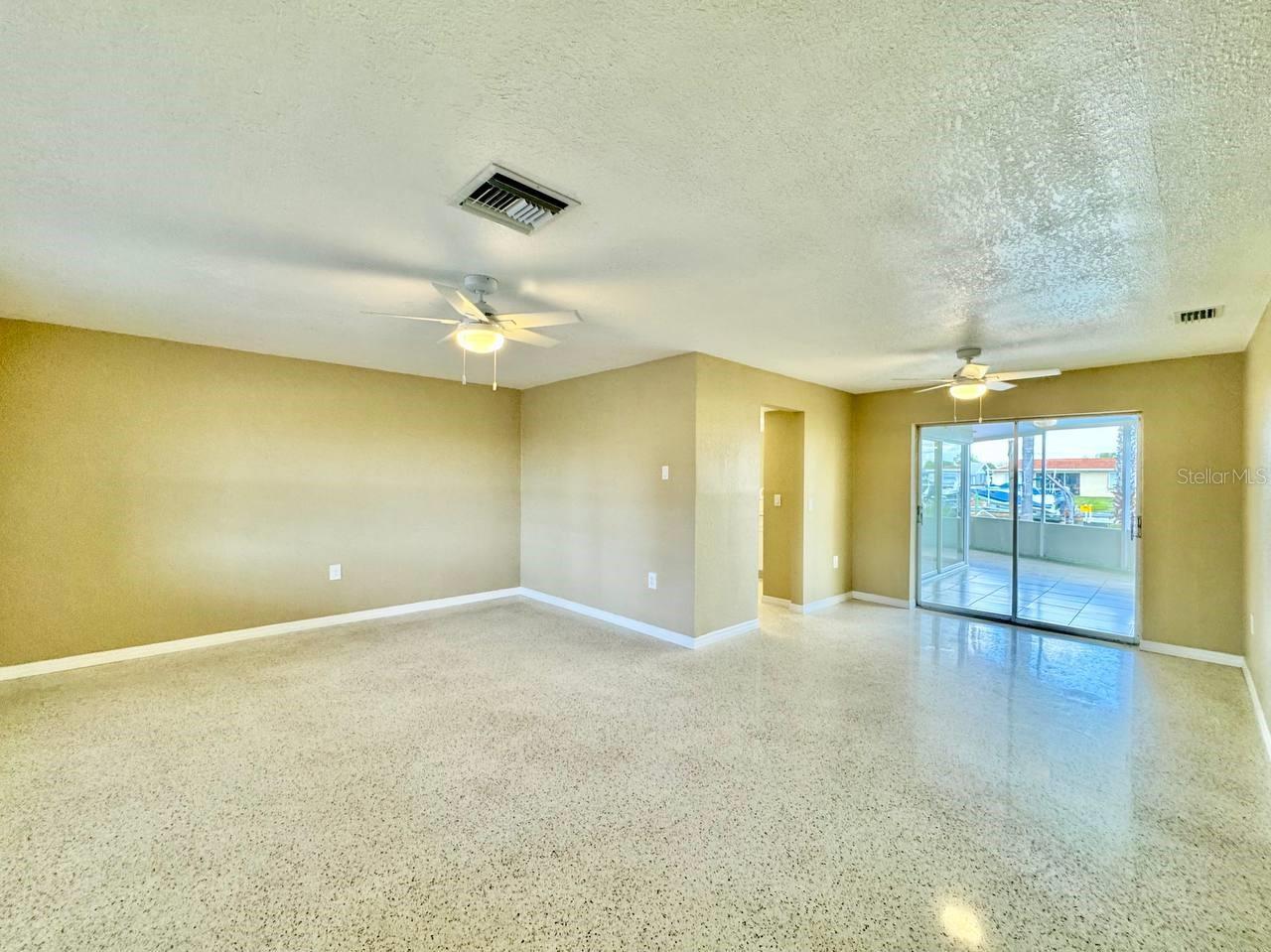 FLOR A MAR - Residential Lease