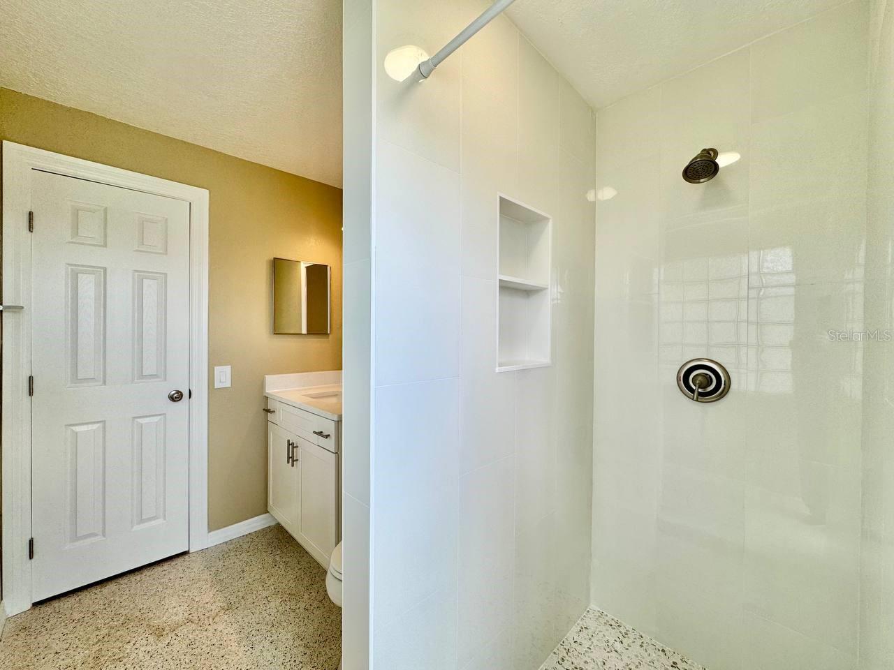 FLOR A MAR - Residential Lease