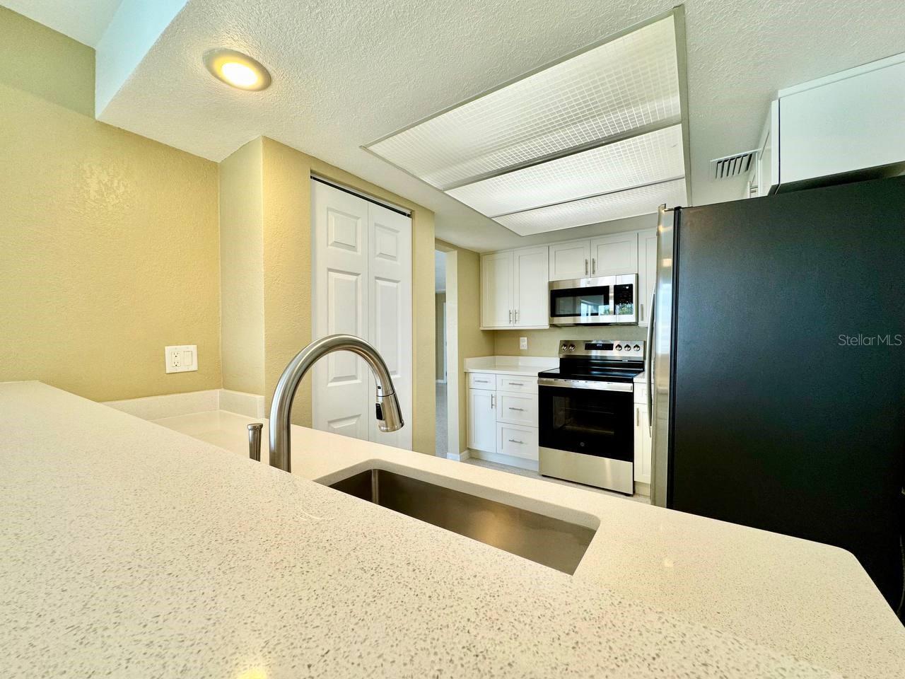 FLOR A MAR - Residential Lease