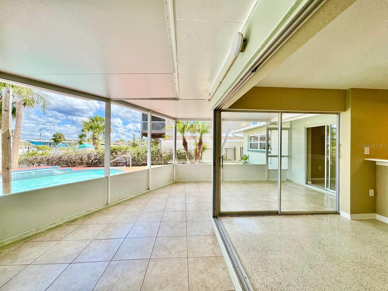 FLOR A MAR - Residential Lease