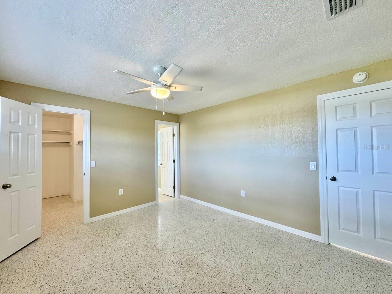 FLOR A MAR - Residential Lease