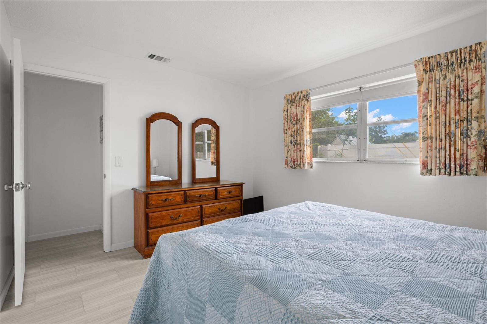 HERITAGE LANE - Residential Income