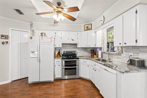 Tiny photo for 506 Galloway Court, Leesburg, FL 34788 (MLS # G5119441)