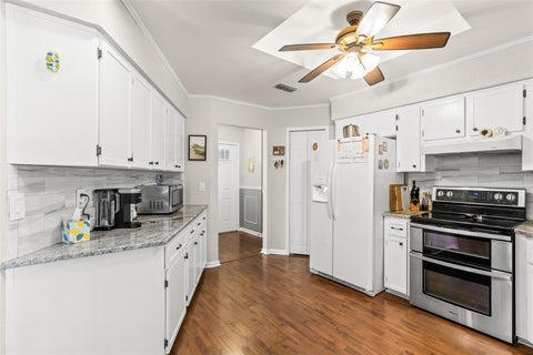 Tiny photo for 506 Galloway Court, Leesburg, FL 34788 (MLS # G5119441)