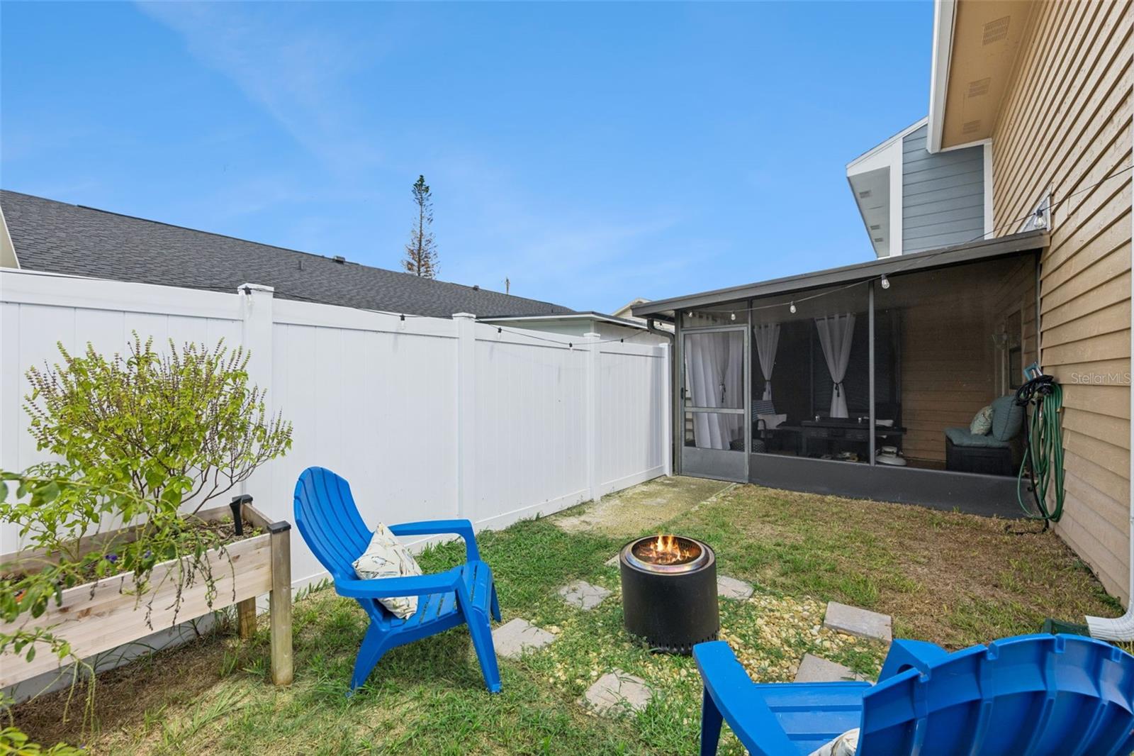 445 COTTONWOOD DRIVE