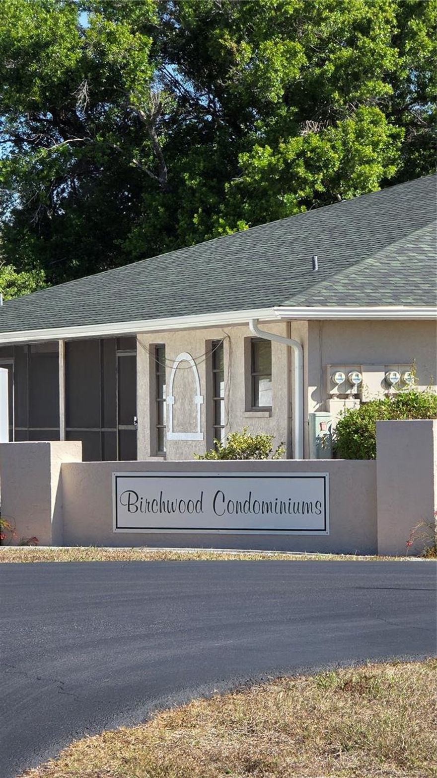 Great location! Close to I75 and 41.  This is a wonderfully small condo community. Your front door faces the pool! You have your own dedicated parking space in front of your door too!  The roof and exterior paint are recent. The pool is sparkling. The property was recently fenced. This 2 bedroom 2 bath  unit has an 8x11 BONUS ROOM! Most of the others do not have this extra under air space.  It would make a great office or guest space.  There is a washer and dryer in the hallway closet for your convenience.  The unit inside needs a little love, but it is a great first floor retirement, vacation or investment home! At this price, it won't last!