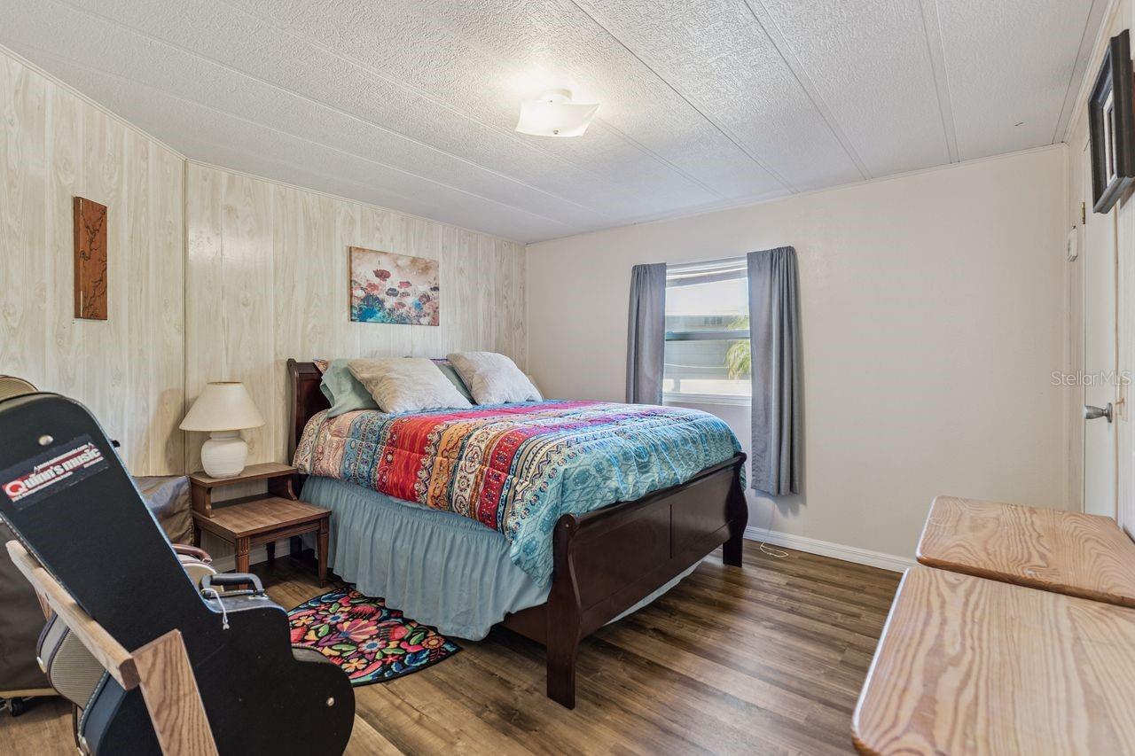 FLORAL LAKES - Residential