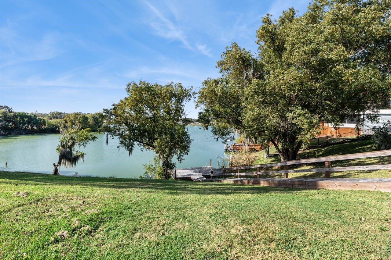 FLORAL LAKES - Residential