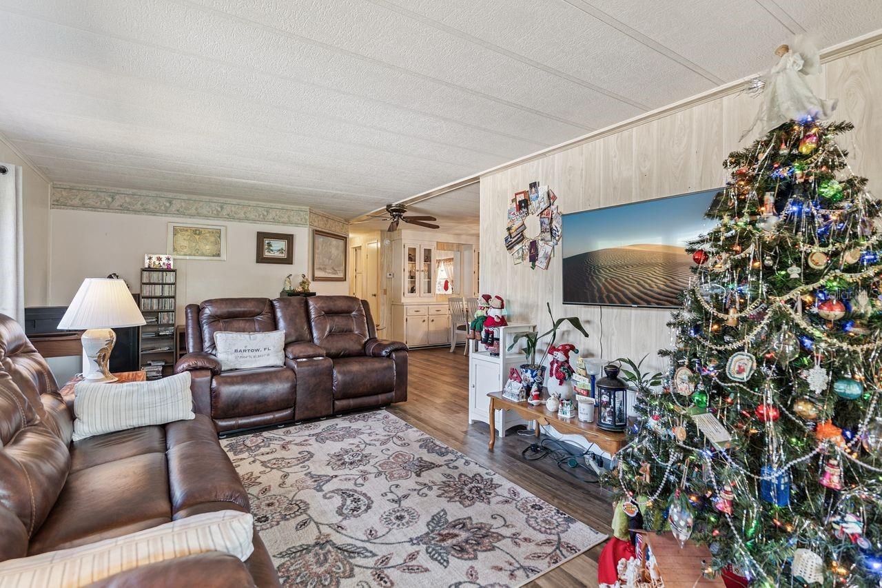 FLORAL LAKES - Residential