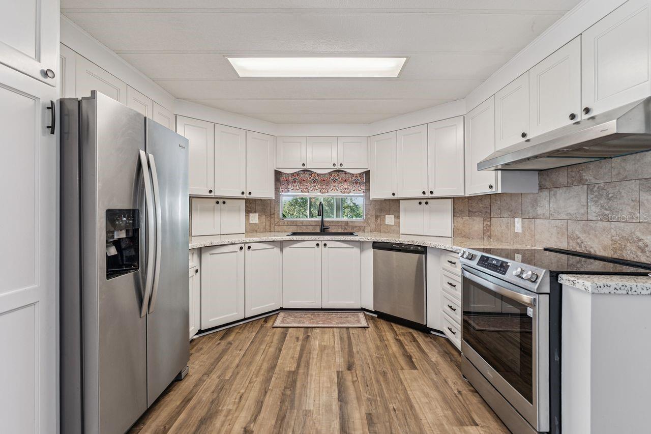 FLORAL LAKES - Residential