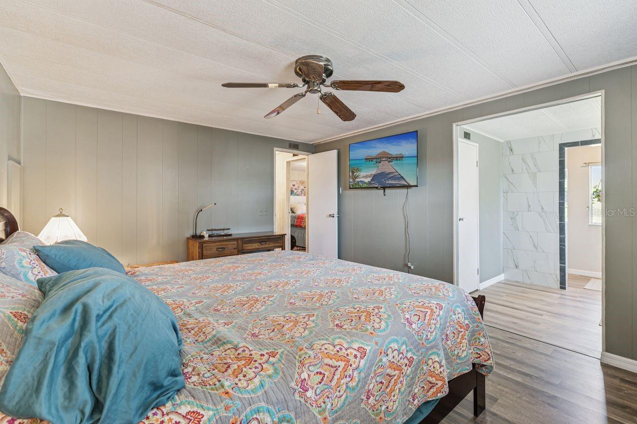 FLORAL LAKES - Residential