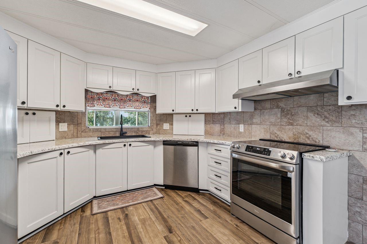 FLORAL LAKES - Residential