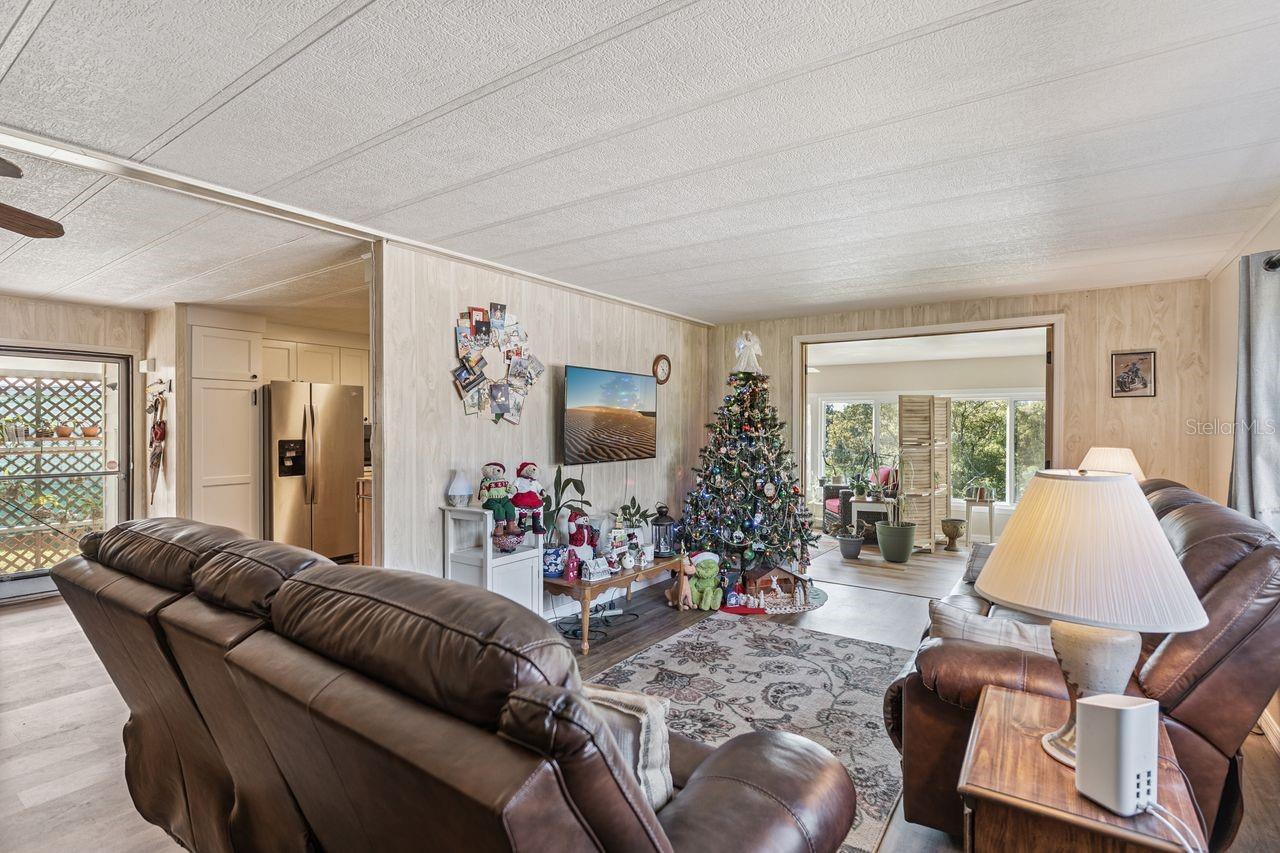 FLORAL LAKES - Residential