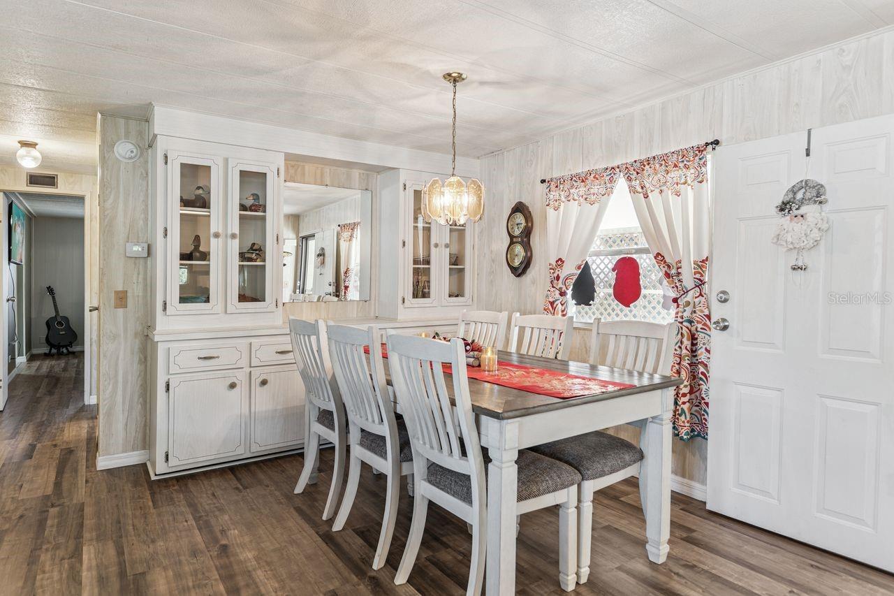 FLORAL LAKES - Residential