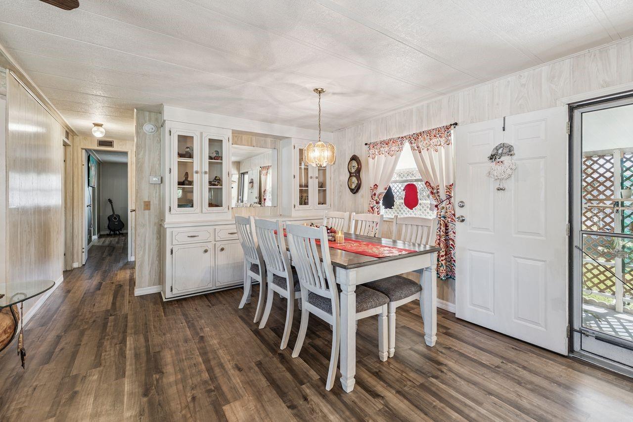 FLORAL LAKES - Residential