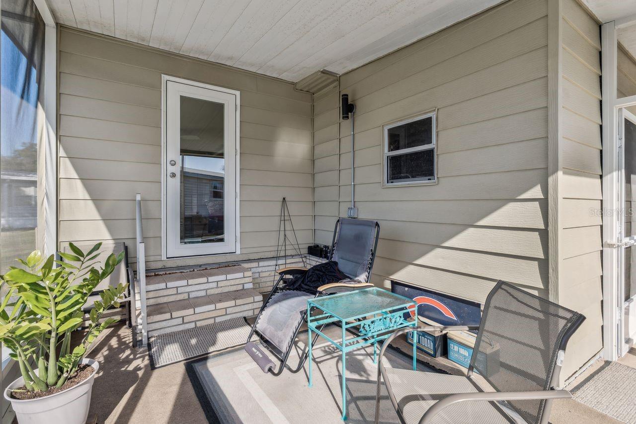 FLORAL LAKES - Residential