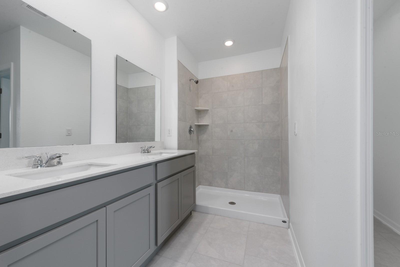 LEOMAS LNDG PH 1 - Residential