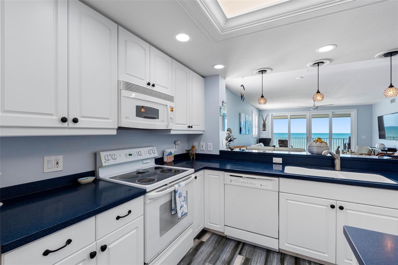 WESTVIEW GRANDE CONDO THE - Residential