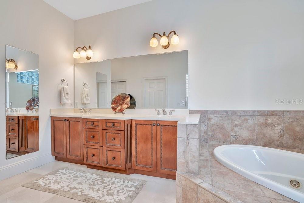 LAKE SYBELIA COVE PH 01 - Residential