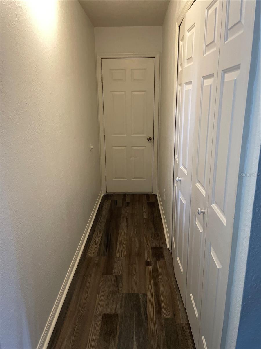 33 SE HEMLOCK LANE