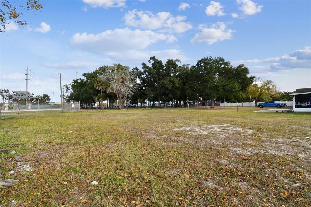 Photo of 3337 W Woodlawn Avenue, Tampa, FL 33607 (MLS # TB8550778)