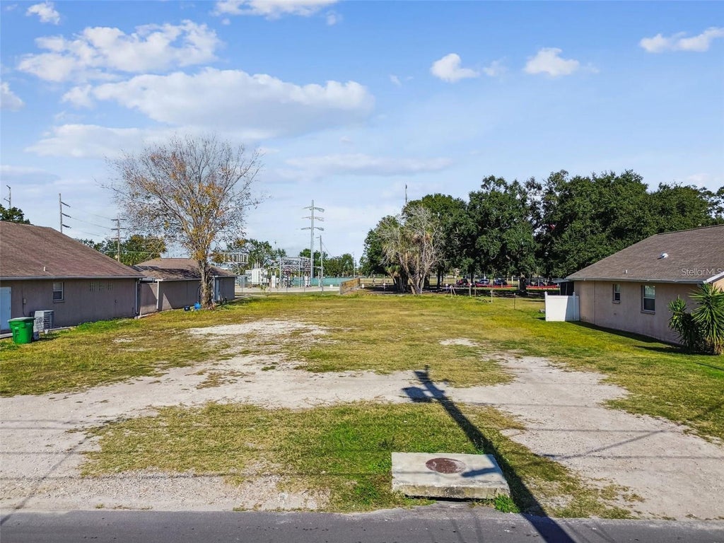 Photo of 3337 W Woodlawn Avenue, Tampa, FL 33607 (MLS # TB8550778)