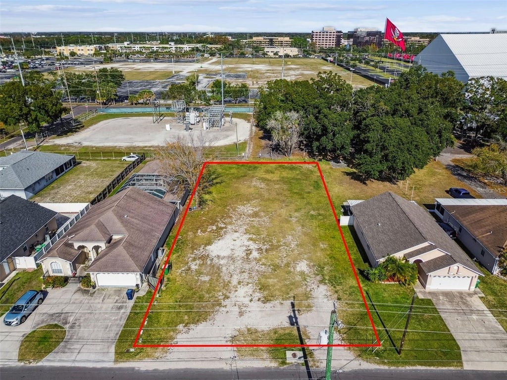 Photo of 3337 W Woodlawn Avenue, Tampa, FL 33607 (MLS # TB8550778)