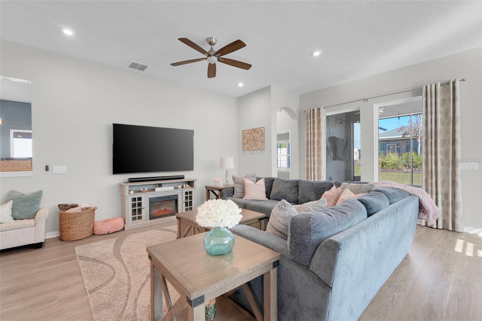 JOHNS LAKE LNDG PH 4 - Residential