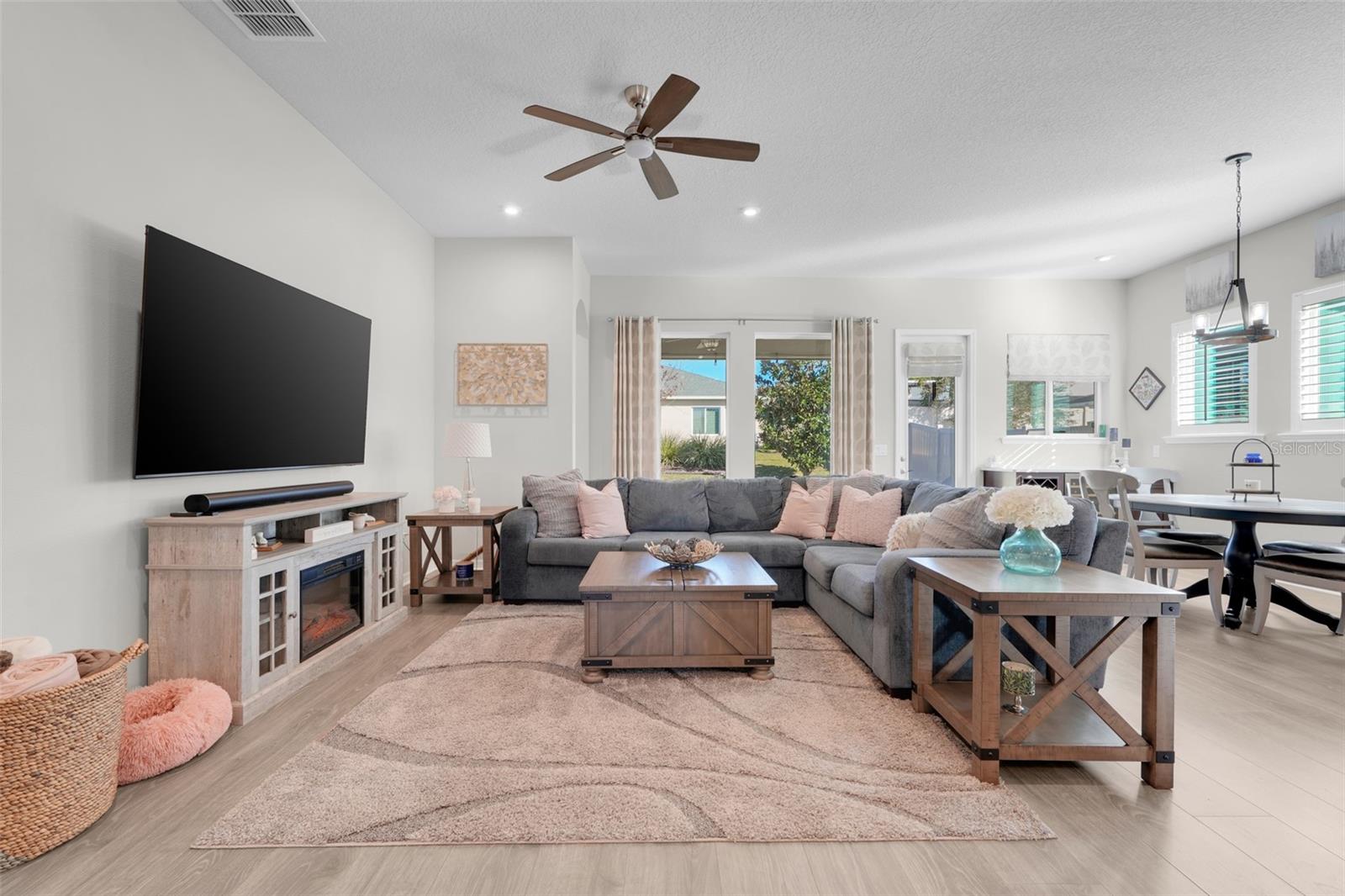 JOHNS LAKE LNDG PH 4 - Residential