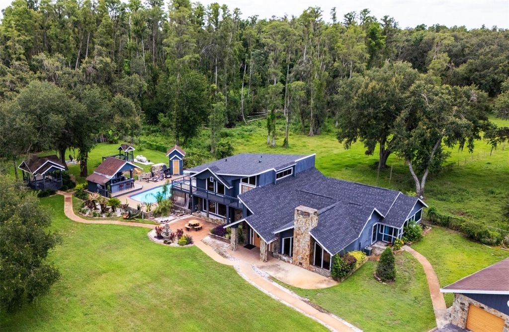 Photo of 7905 Pierce Harwell Road, Plant City, FL 33565 (MLS # TB8405650)