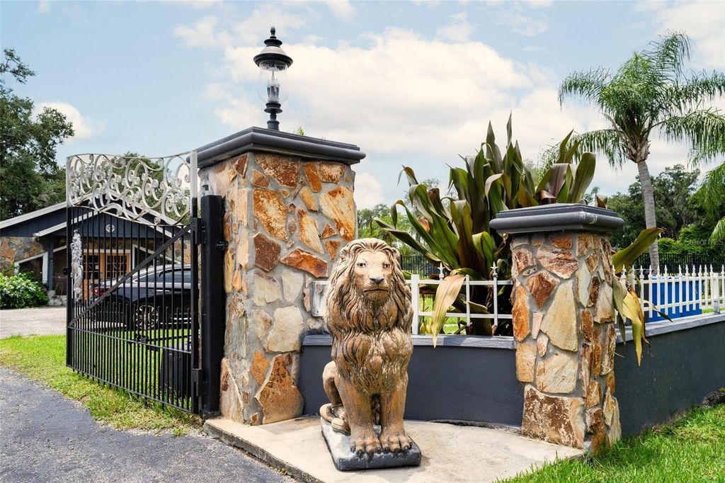 Photo of 7905 Pierce Harwell Road, Plant City, FL 33565 (MLS # TB8405650)