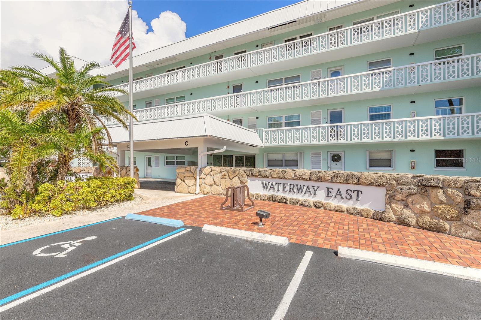 325 N CAUSEWAY B305