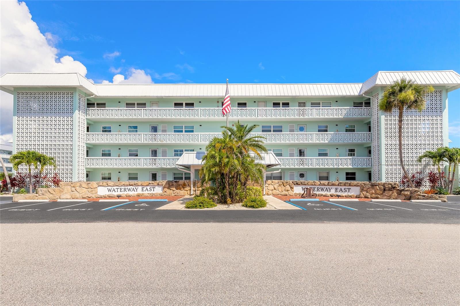 325 N CAUSEWAY B305