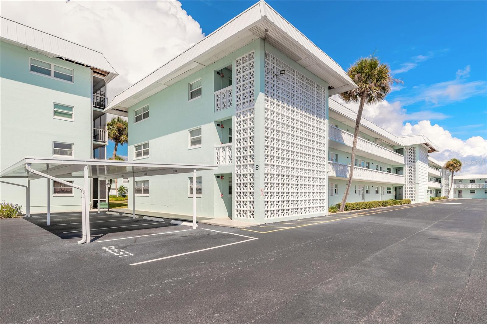 325 N CAUSEWAY B305