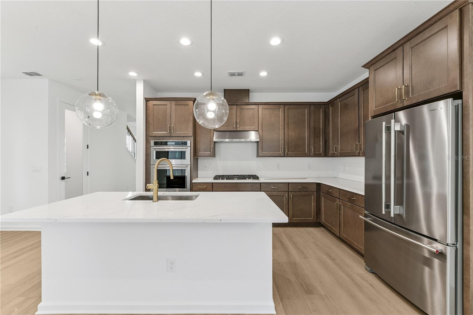 2556 LONG PINE AVENUE