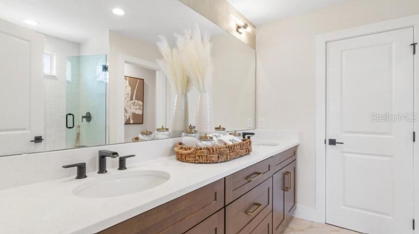 OAKS AT KELLY PARK - Residential