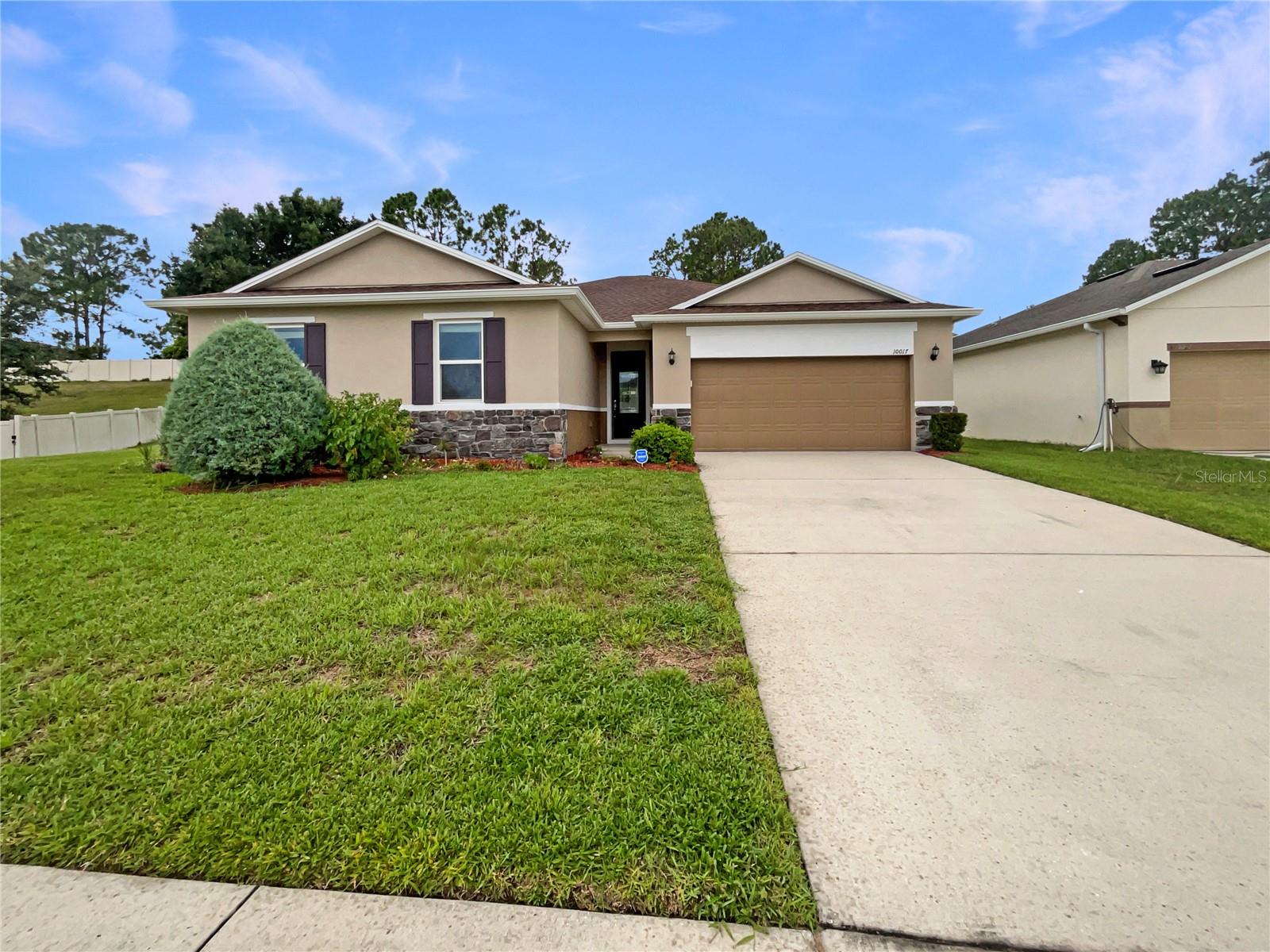 One or more photo(s) has been virtually staged. Fantastic home in sought after location! Meal prep is a breeze in the kitchen, complete with a spacious center island. Relax in your primary suite with a walk in closet included. The primary bathroom is fully equipped with a separate tub and shower, double sinks, and plenty of under sink storage. Finally, the backyard, a great space for entertaining and enjoying the outdoors. Hurry, this won’t last long!
. 100-Day Home Warranty coverage available at closing