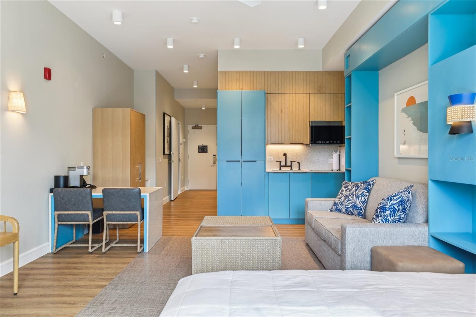 SUNSET WALK HOTEL CONDO PH 1 - Residential