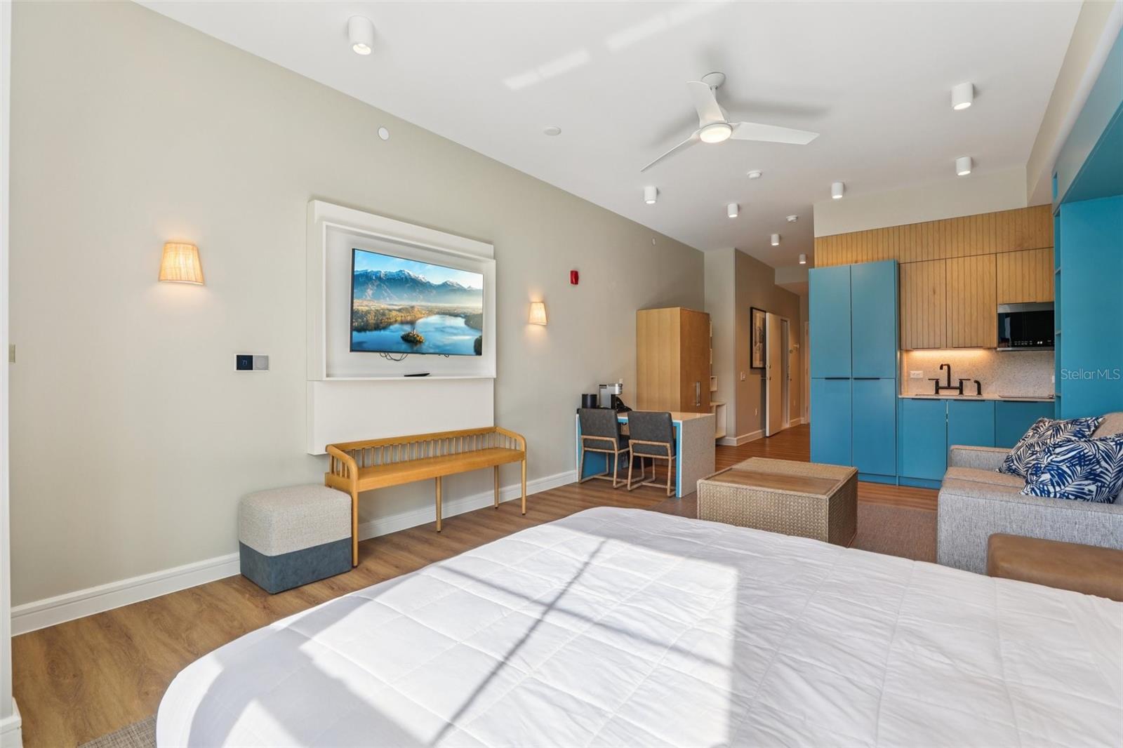 SUNSET WALK HOTEL CONDO PH 1 - Residential