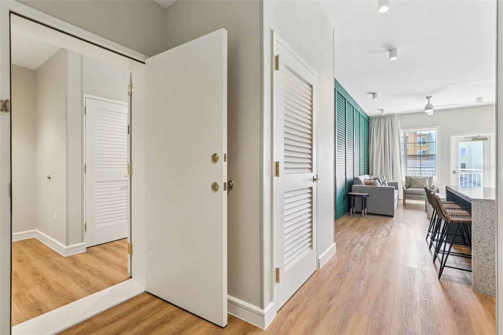 SUNSET WALK HOTEL CONDO PH 1 - Residential