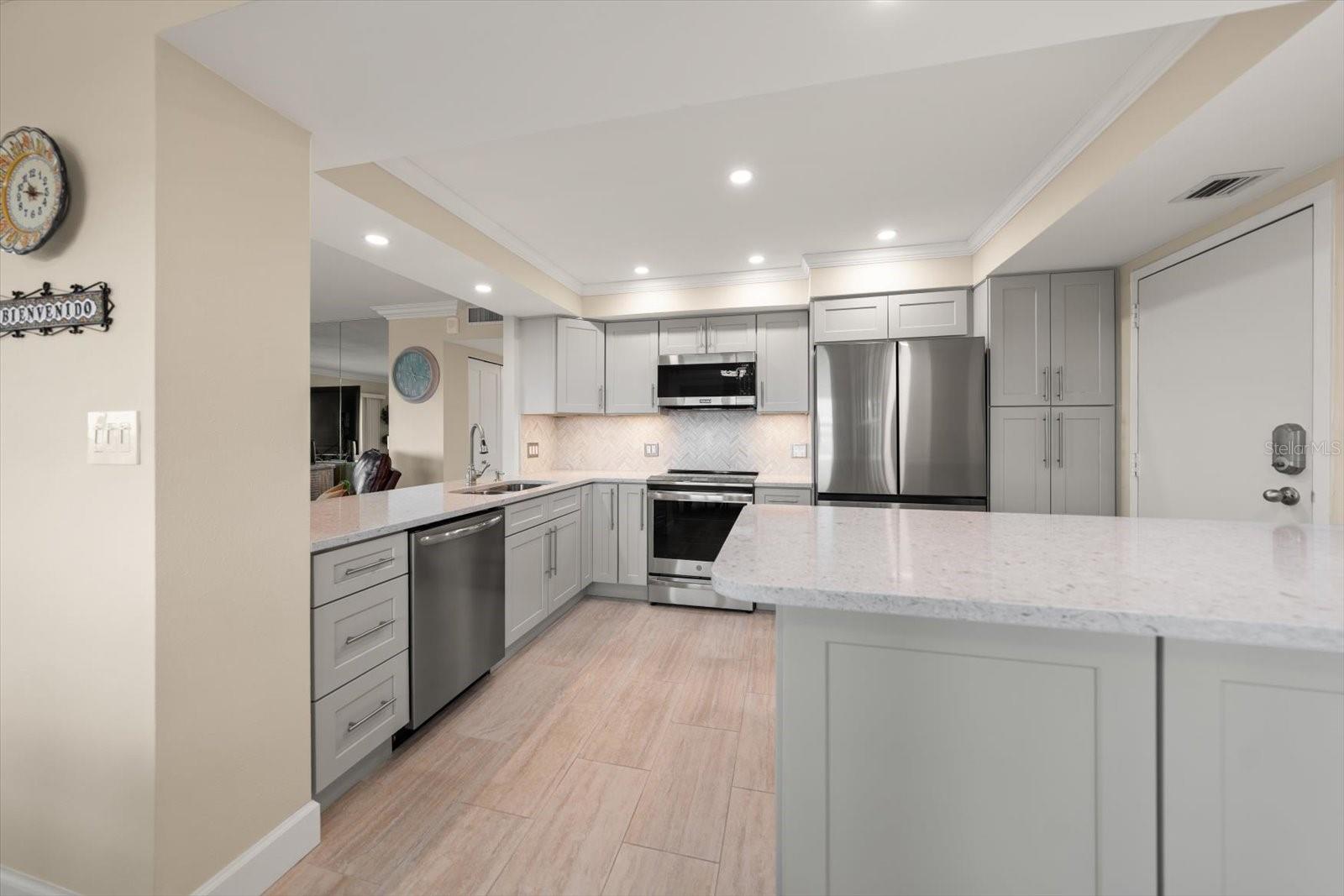 1621 GULF BOULEVARD 607