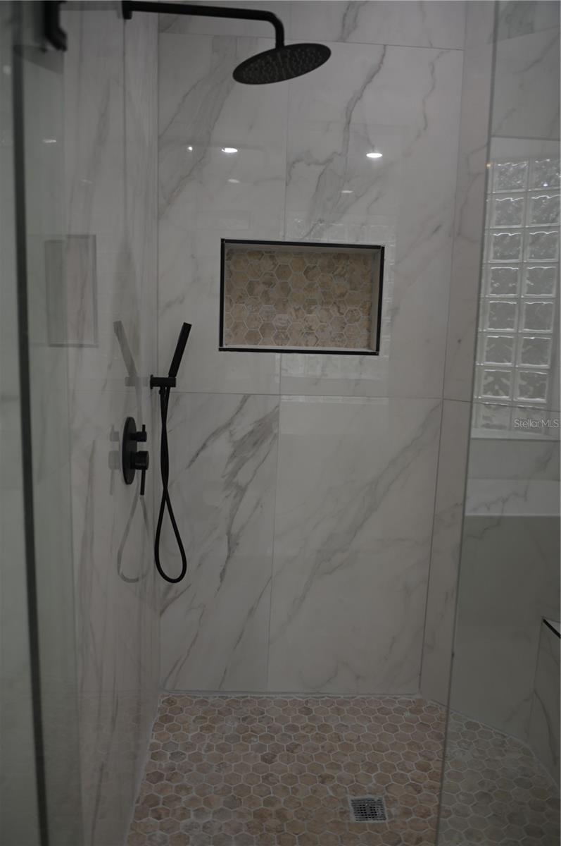 HERITAGE BAY DRIVE PHILLIPS FLR - Residential