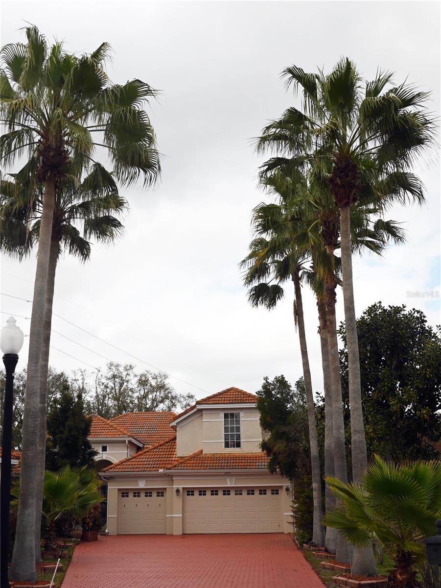 8800 OAK LANDINGS COURT