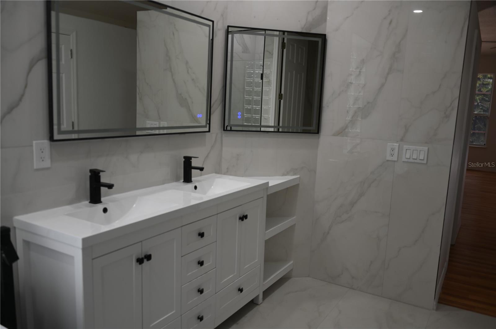 HERITAGE BAY DRIVE PHILLIPS FLR - Residential