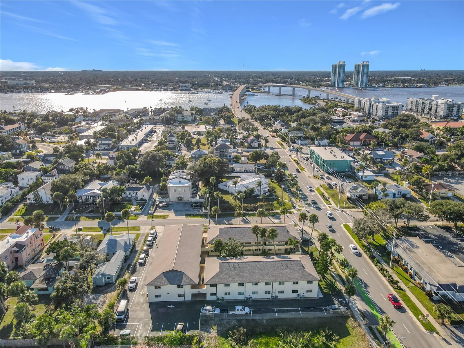 SUMMER WINDS CONDO - Residential