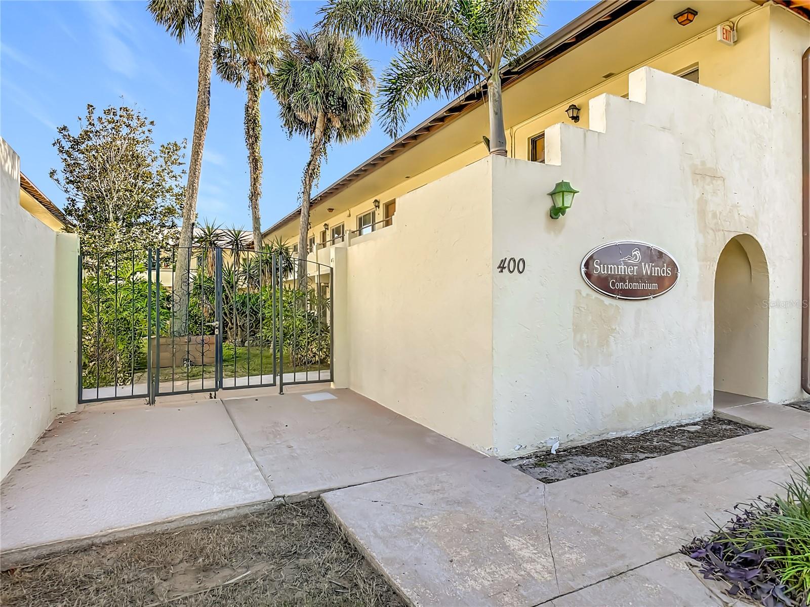 SUMMER WINDS CONDO - Residential