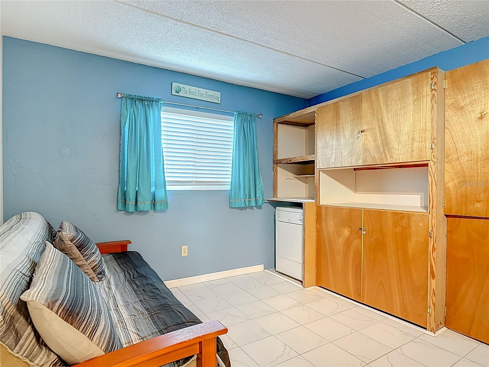 SUMMER WINDS CONDO - Residential